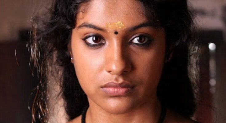 മണി ,നാലരകഴിഞ്ഞിട്ടും, അപ്പൂസിൻ്റെയമ്മ, അവനെ കൂട്ടികൊണ്ട് പോകാൻ വന്നിട്ടില്ല.  വിശന്നിട്ടാണെന്ന് തോന്നുന്നു, അവൻ വാശി പിടിച്ചുള്ള കരച്ചില് തുടങ്ങി ,എന്നും