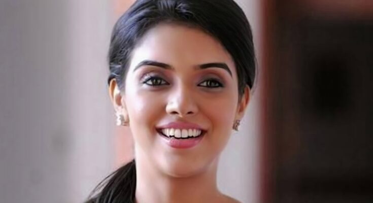 അമ്പലത്തിൽ ഉത്സവത്തിന് പോയിട്ട് (കഥകളിയാരുന്നു കേട്ടോ,, അതും ഒരു ദിവസം പതിനായിരം തവണ വീതം ഓർമ്മിപ്പിച്ച് കെട്ടിയോനെക്കൊണ്ട്